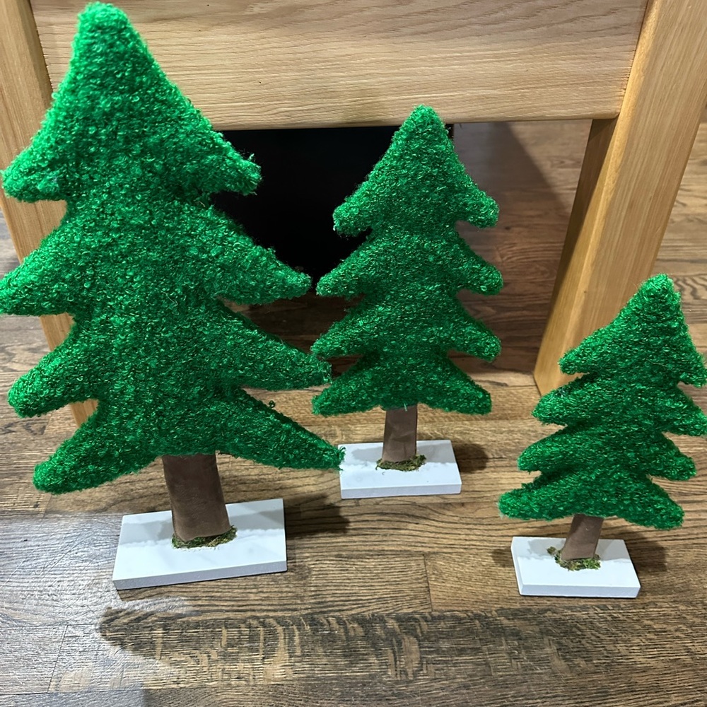 Green Holiday Tree Set